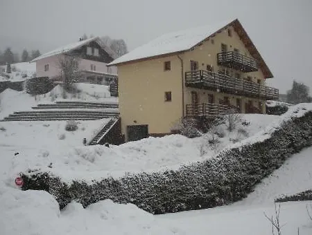 Les Edelweiss Apartment *